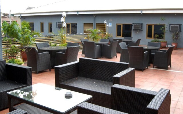 Kings Celia Hotel & Suites