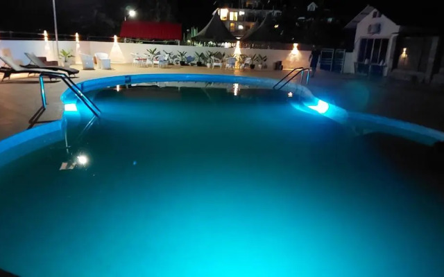 Shalom Farmhouse by the hillside