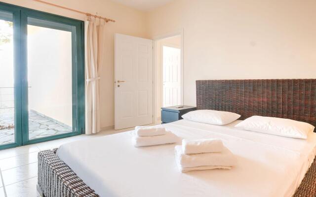 Spacious Villa near Sea in Pera Melana