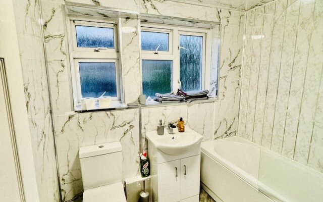 4 Bedrooms Full House Stourbridge Birmingham