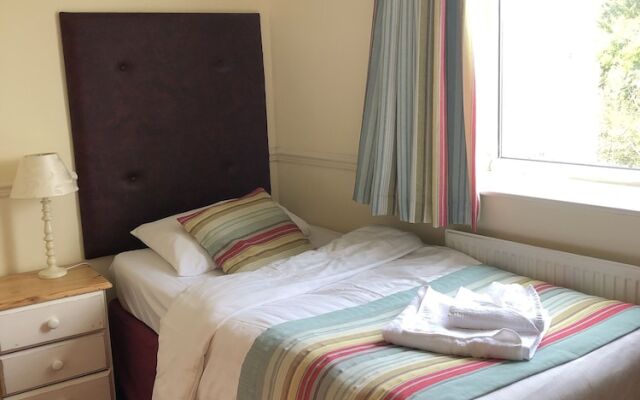 Waters Edge Hotel
