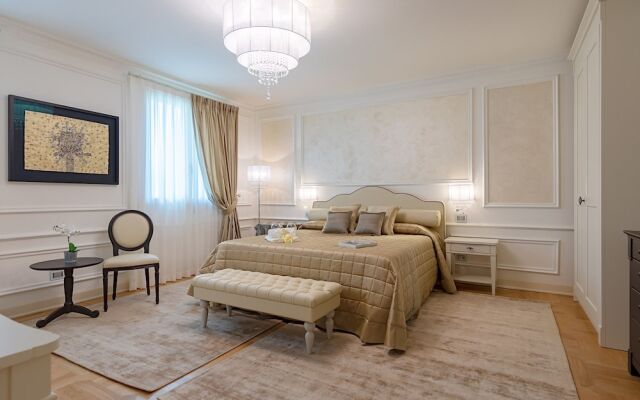 Luxury Lakefront Catullo with pool