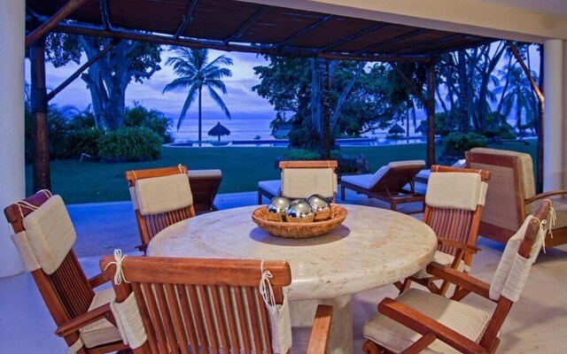 Sunny Vacation Condo 9