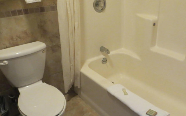 River Hill Inn & Suites