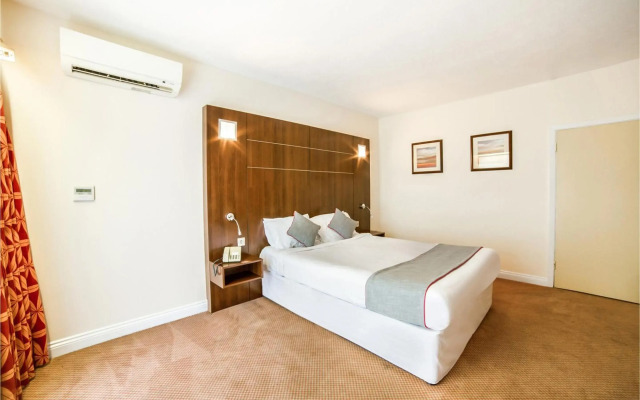 OYO The Bridge House Hotel