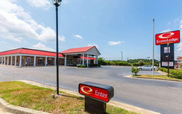 Econo Lodge Inn & Suites