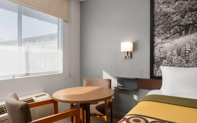 Super 8 by Wyndham Fort Bragg