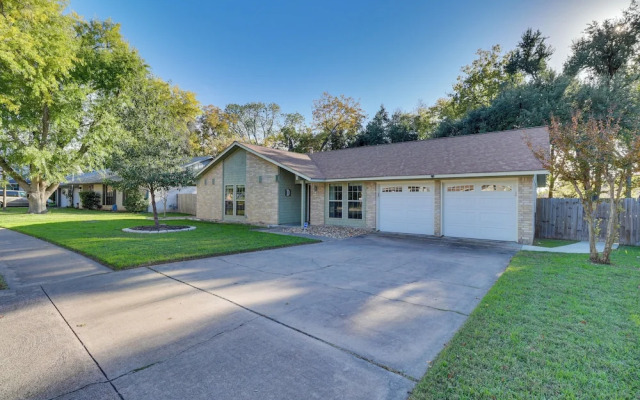 Texas Retreat w/ Patio, Fireplace & Fenced-in Yard