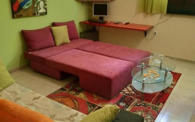 Modern Basement Apartment Gio Ii