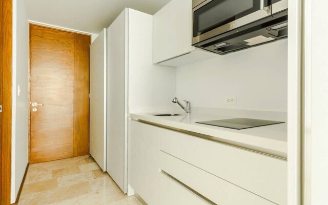 Amazing Studio, Steps to Beach, AC, Best Location