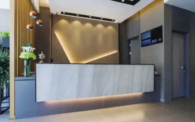 Homeinn Selected Hotel (Nanjing Provincial Women and Children's Hospital Longjiang Subway Station)