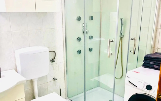 Stan sa divnim pogledom, garažom i terasom