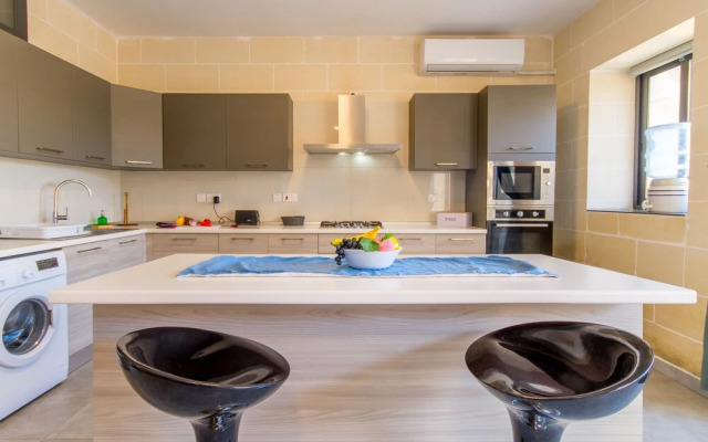 Ta'Siku Gozitan villa + Pool & hot tub