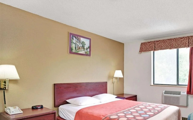 Super 8 By Wyndham Belleville