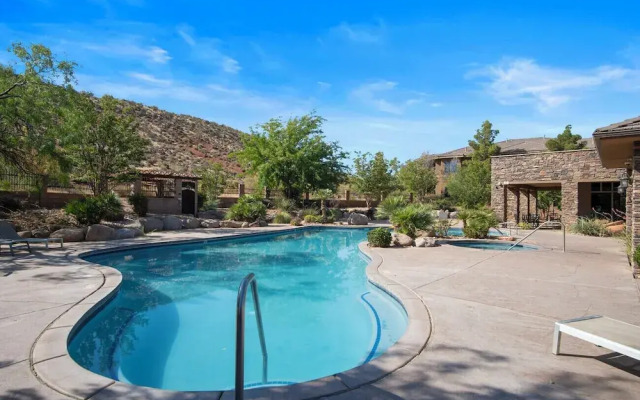 Touch of Class Stunning 5 Bdr!
