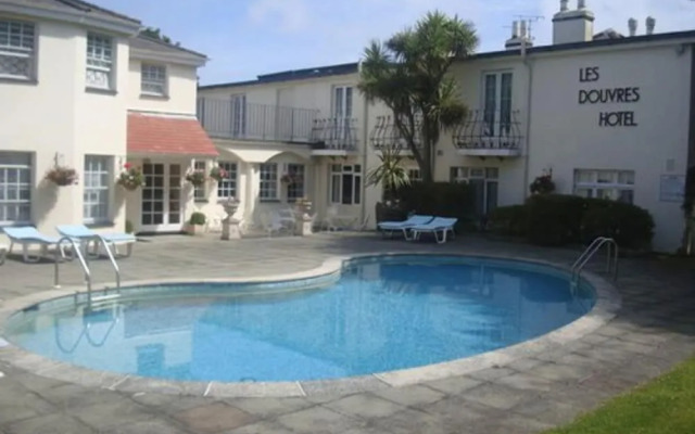 Les Douvres Hotel