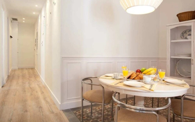 Modern 3 Bedroom Flat With Terrace in Lesseps