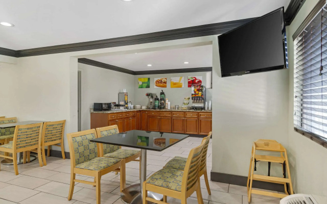 Quality Inn & Suites Morrow Atlanta South