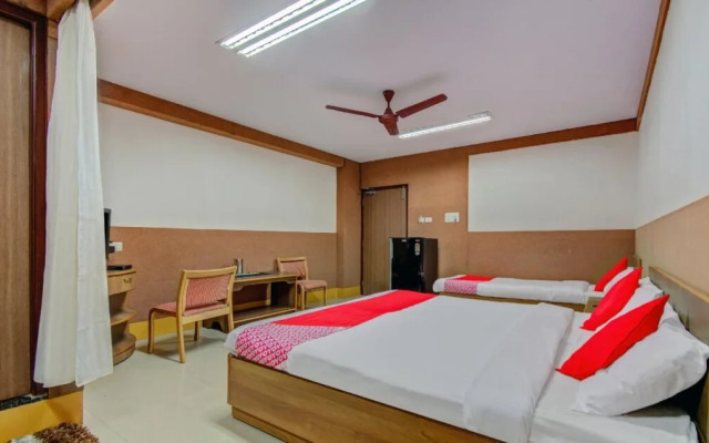 OYO 1327 Inchara Hotel