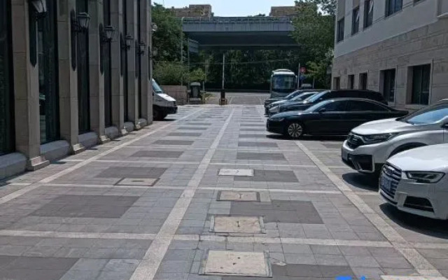 Waiting Hotel (Luoshan Road , Pudong New Area, Shanghai)