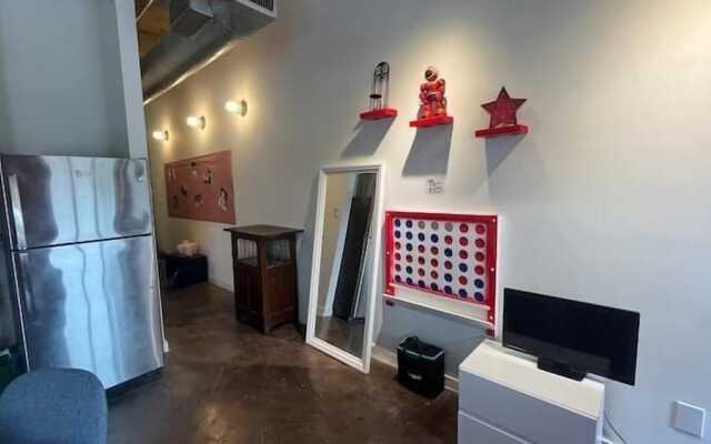 Artistico-Styled Studio Loft Sleeps 5