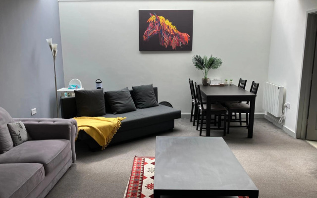 Spacious 2 Bed apartment - Sleeps 6 - Burnham Village