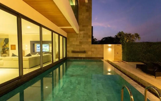 Beachfront Villa 3BR Infinity Pool V38