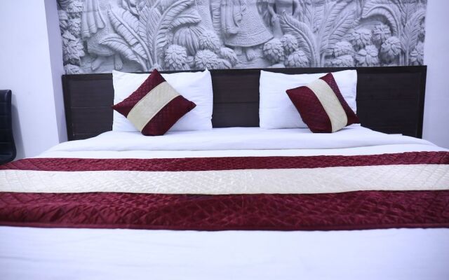 OYO 14867 Hotel Aashadeep