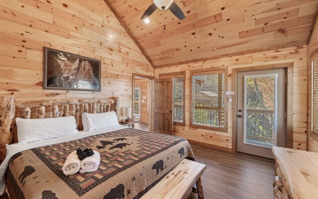 Smokey Treats 5 Bedroom Cabin by RedAwning