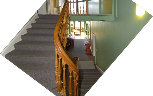 Tamara Riverside Lodge - Hostel/Backpacker
