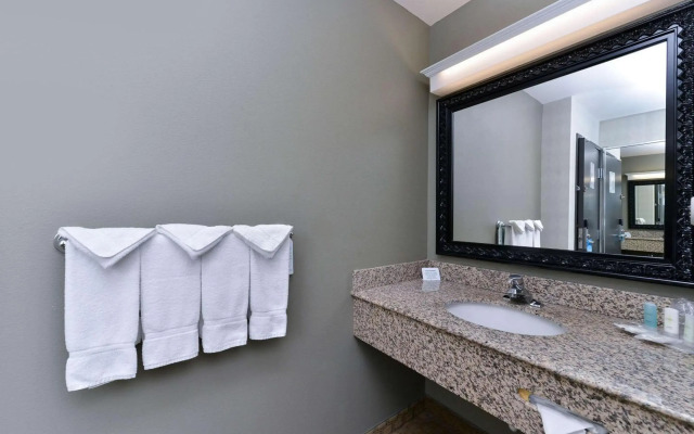 Comfort Suites Airport Tukwila Seattle