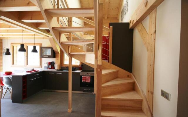 Chalet Timbers - Light and modern - sleeps 6 - Les Gets