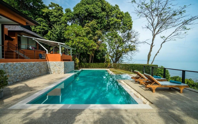 Nam Bo Villa by Lofty - Oceanfront Private Pool Villa With Maid and Cook