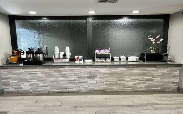 Super 8 by Wyndham Sealy