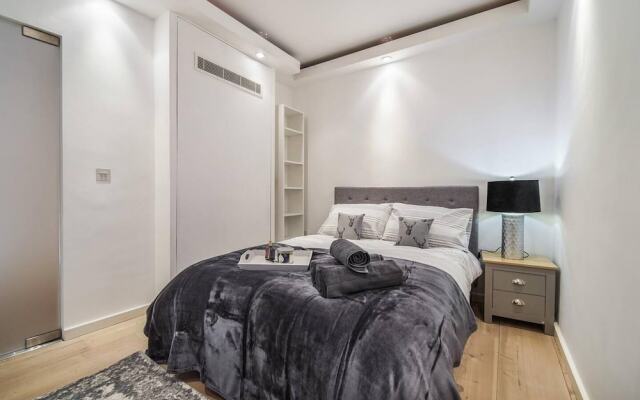 Exquisite 2400sqft 3 Bed Brick Lane Pad