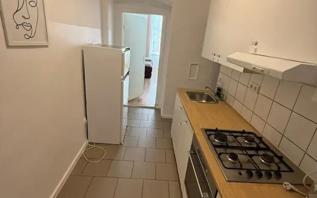 Modern 2BR Apt Steps from Westbahnhof