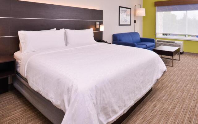 Holiday Inn Express & Suites Mall of America - MSP Airport, an IHG Hotel