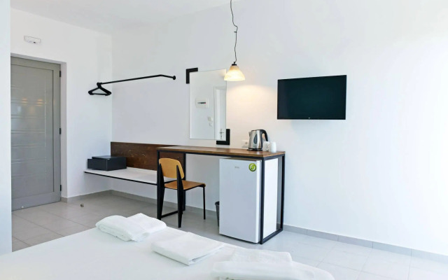 Hillside Studios & Apartments