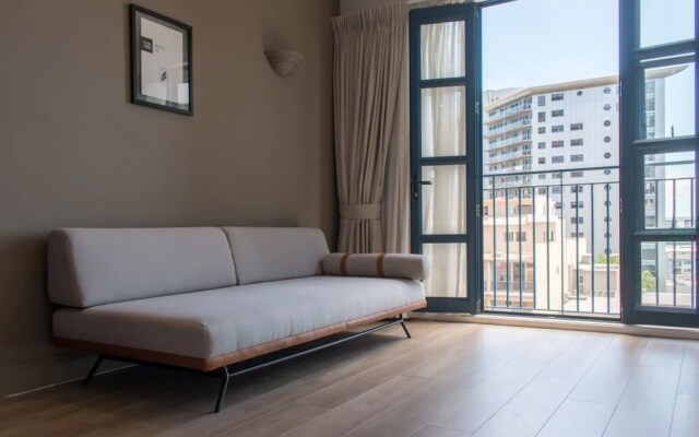 Amazing Penthouse Apartment with Balcony and Harbour Views