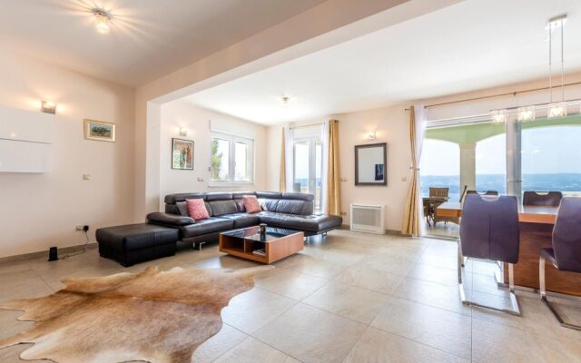 Amazing Home in Celina With Wifi and 4 Bedrooms