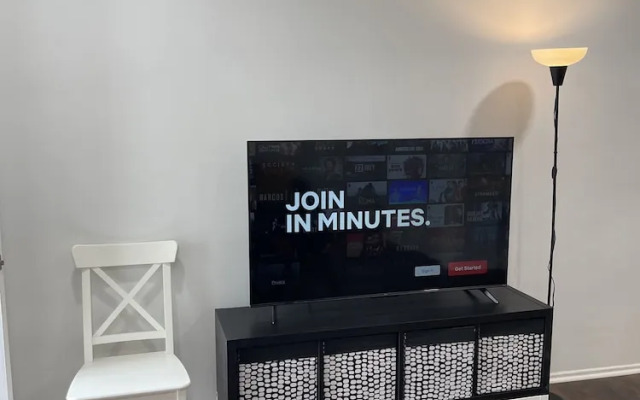 Hollywood Business Suites