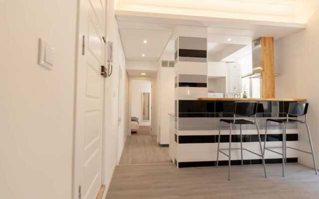 Spacious Basement in Alameda With Lovely Terrace!