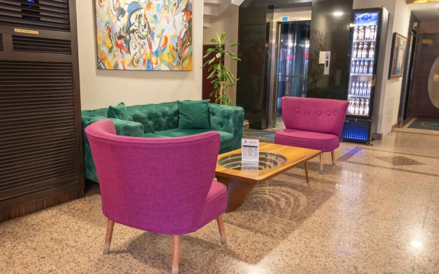 Golden Siyav Hotel