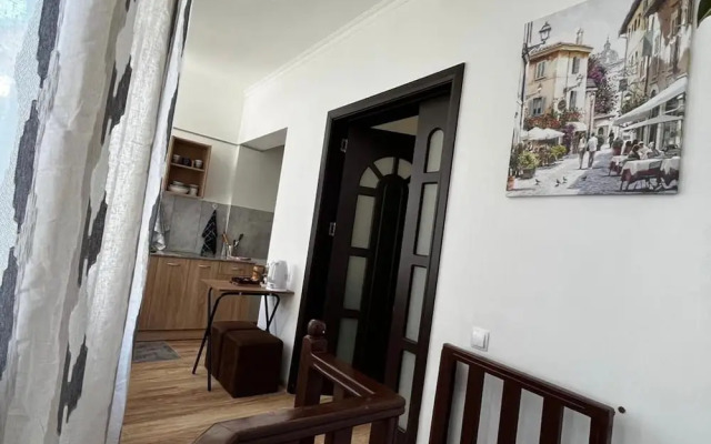 Beautiful Apartment Near Opera in T'bilisi Center