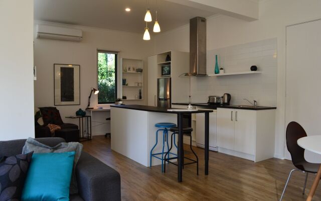 Hilltop Apartments Phillip Island - Adults Only