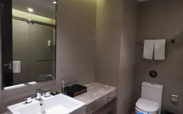 Homeinn Plus Hotel (Shenyang Santai Subway Station Santai Wanxianghui)