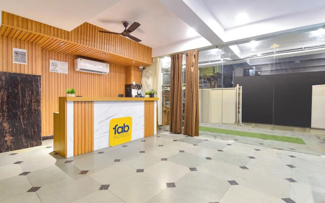 Fabhotel Pink Palace Raja Park