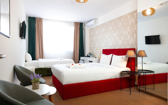 City Plaza Apartments & Rooms