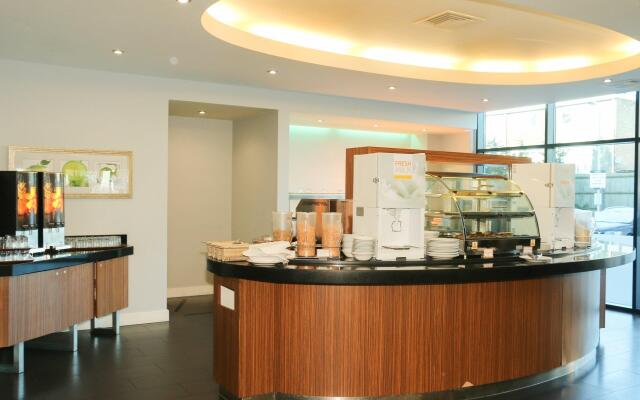 Holiday Inn Express London Heathrow T5 by IHG