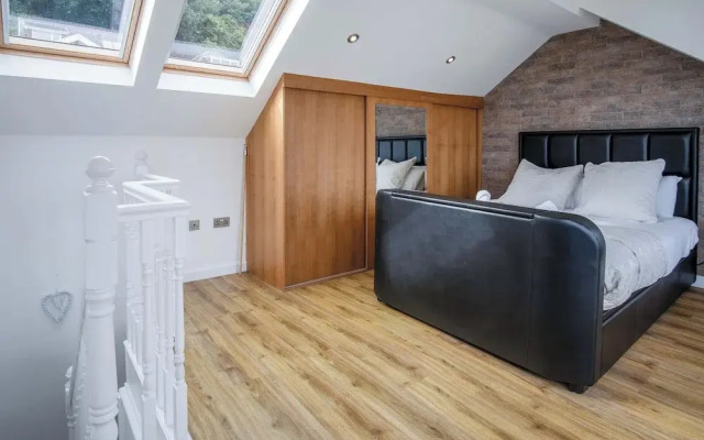 Overland Road 4 Bed House Mumbles